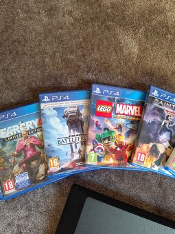 PS4 pro s Hrami a ovládačmi - 3