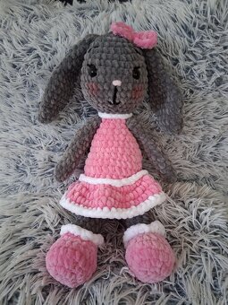 Háčkovaná hračka- zajačica - 3