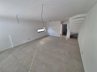 4 izbový byt v dvojdome so záhradou v Jarovciach - 3