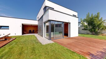 ŠTÝLOVÝ 5-IZBOVÝ RODINNÝ DOM S DVOJGARÁŽOU A BAZÉNOM - 3