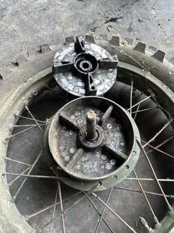 Predám zadné koleso + brzdový štít YAMAHA XT 600 - 3