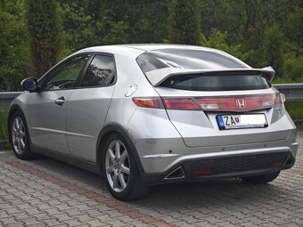 Predám Honda Civic 1.6i 5dverová s automatickou prevodovkou - 3