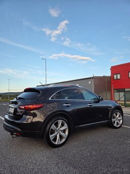 Infiniti QX70 S - 3