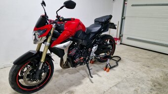 Suzuki gsr 750 - 3