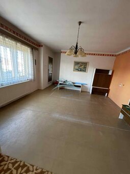 Dvojgeneračný rodinný dom s veľkou garážou a záhradou - 3