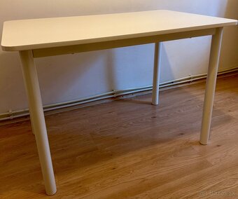 Predám jedálenský stôl – biely lesk, moderný dizajn - 3