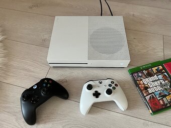 Xbox one S 1TB dva ovládače, 3 hry-TOP CENA - 3