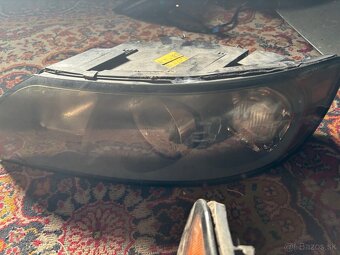 Predam predne svetla z volva v50 - 3