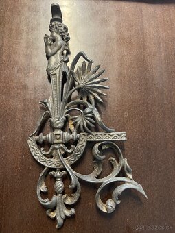 Starozitne kovania a konzoly - 3