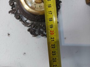 Predám funkčné starožitné nástenné kovové hodiny 1910 85 € - 3