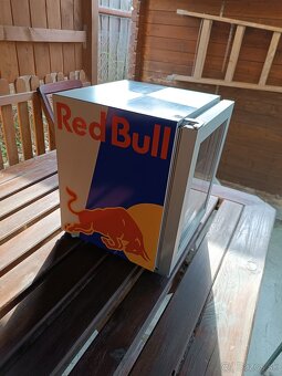 Predám mini chladničku red bull - 3