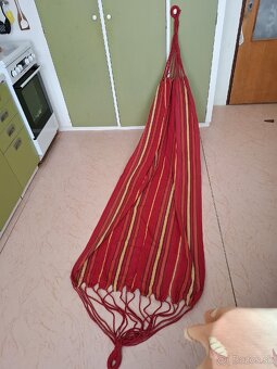 Hojdacka na zavesenie z hrubej,pevnej latky. - 3