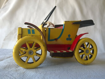 staré plechové auto, a model ferrari- retro hračky - 3