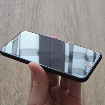 iPhone SE 2020 (64 GB, čierny) - 3