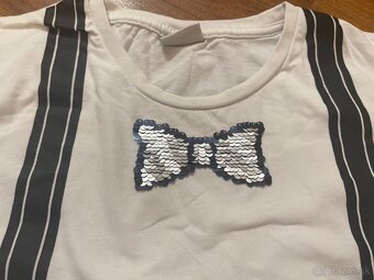 Tričko s čiernymi trakmi a motýlikom, veľ. 152 cm - 3