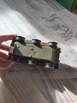 Stará hračka - transportér - 3