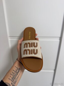 Miu Miu appliqué-logo slides - 3