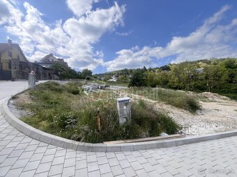 Slnečný pozemok pre RD, 768m2, všetky IS, akt UPI, BA-… - 3