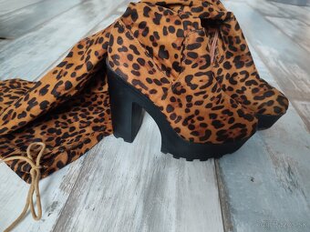Semišové leopardie čižmy 39 - 3