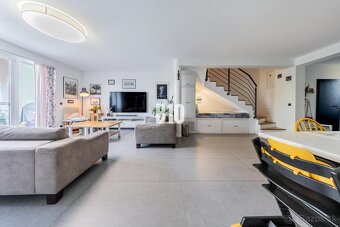 REZERVOVANÉ - PRIESTRANNÝ, MODERNÝ 4i rodinný dom v Dunajske - 3