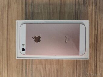Apple iPhone SE (2016) - 3