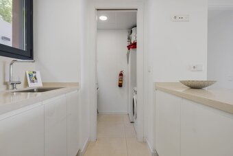 Úžasný priestranný apartmán s krásnou terasou vo Fuengirole - 3