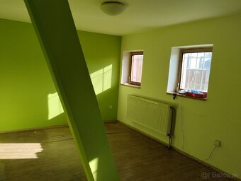 819 m2 samostatne stojaca hala s kanceláriou a 1izb. bytom - 3