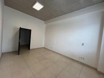 Samostatná kancelária 18 m² v modernom biznis centre R11 - 3