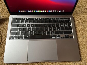 MacBook Air M1 8/256GB top stav, krabice, nabíječka - 3
