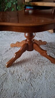 Konferenčný stolík s tvarovanou dyhovanou doskou - 3