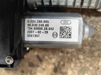 Citroen C4 Picasso motor ručnej brzdy - 3