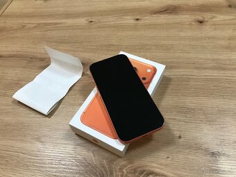 Predám Iphone 17 Pro 256gb oranžový - 3