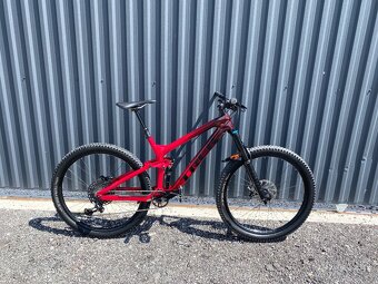 Trek Slash 9.7 Cobra Blood to Magneta Fade, Carbon - 3