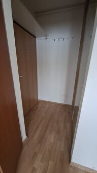 Svetlý 2i byt s loggiou a pivnicou v Ružinove - 3