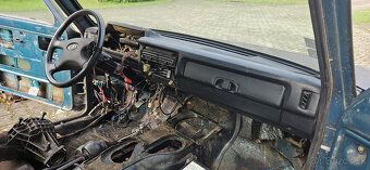 Lada Niva 1,7 štvorbodový vstrek -- diely - 3