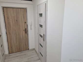 Moderný zrekonštruovaný dvojizbový byt s loggiou v Lučenci - 3