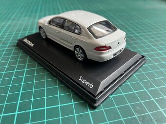 Model Škoda Superb Abrex 1:43 - 3