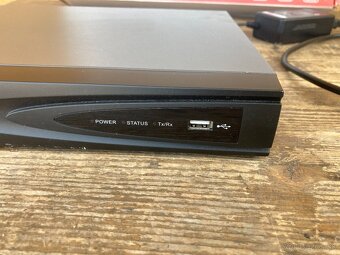 Síťový video rekordér ( NVR ) Hikvision DS-7604NI - 3