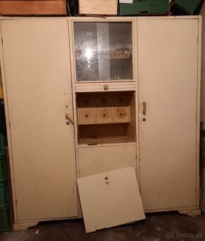 Starožitný kredenc - 3