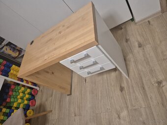 Predám písací stôl 90×45×77 cm
- 3
