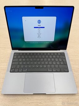 MacBook Pro (14-palcový, M3) - 3