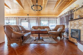 Jedinečná rodinná usadlosť s bazénom, posilňovňou, wellness  - 3