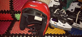 Predám chlapčenské korčule a prilbu - 3