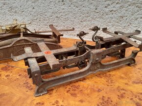 Liatinová váha. - 3