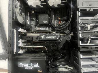 i7 7700 K , gtx 1080 8 gb , Gigabyte , Fractal - 3