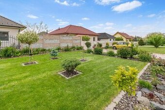 PREDAJ-Moderný 4-izbový bungalov s bazénom - RAJKA - 3