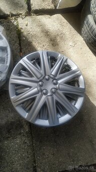 Puklice kryty kolies R14 a R16 strieborne a cerveno-striebor - 3