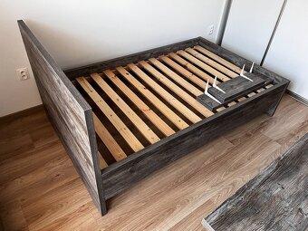 Posteľ 120x200cm s písacím stolom a poličkami - 3