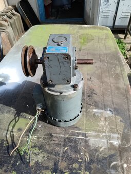 Elektromotor s prevodovkou - 3