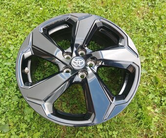 5x114,3 7Jx18 ET35 - ZÁNOVNÉ disky TOYOTA RAV4 - 3